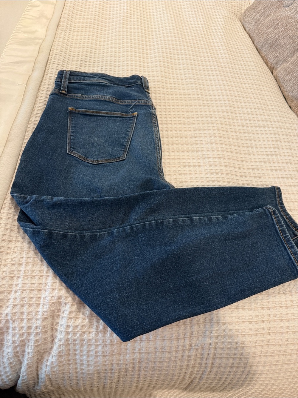 Universal Thread Straight-Leg Jeans in Deep Blue Denim. Sz 12/31